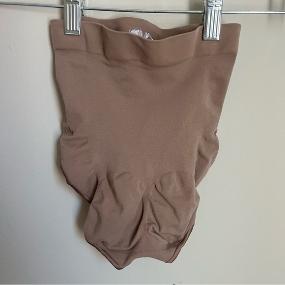 Skims NWOT Mid Waist Brief (size Sm) in Sienna - Picture 3 of 3
